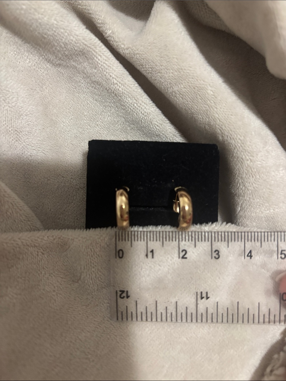 PAIR Catbird Gold Tomboy Hoops - Picture 9 of 10